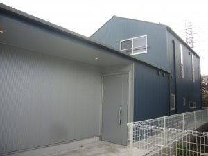 \"三浦尚人建築設計工房の建築作品「旗竿地のコートハウス」\"