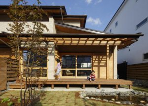 \"株式会社自由工房の建築作品「みねひびきみなとなぎさのいえ」\"