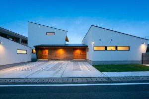 \"TENアーキテクツ一級建築士事務所の建築作品「程よい距離感を保つ２世帯住宅」\"