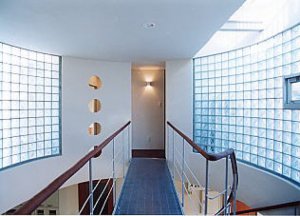 \"松尾和昭建築計画室の建築作品の紹介「夫婦川の家」\"