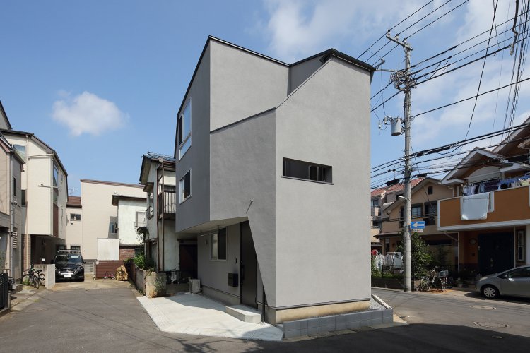 市川の小さな家