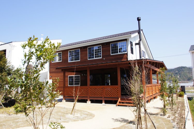 湖畔に暮らす家