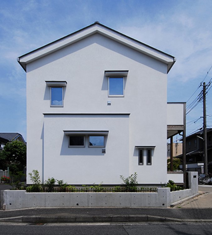 ノミとコテでつくられた家