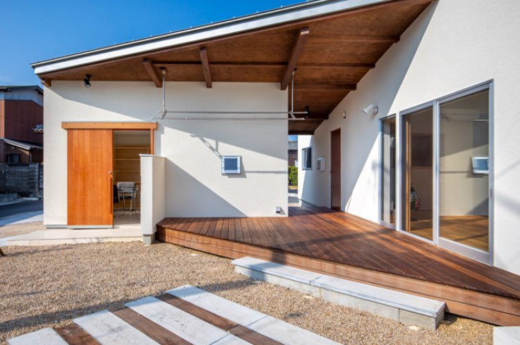 三角テラスのある平家