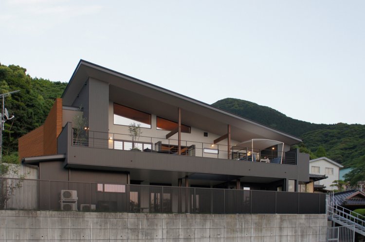  ?山に抱かれた暮らしを楽しむ『自然の潤いと共に暮らす家』