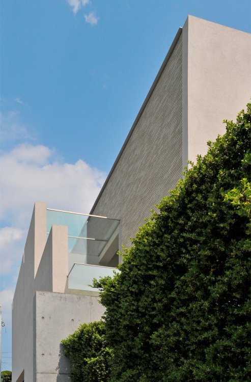 渋見町の家／典型的な郊外住宅地のRC住宅