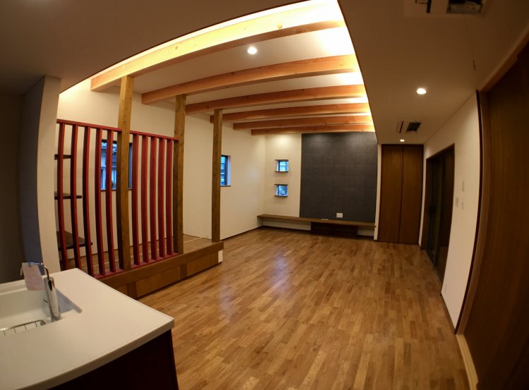 『片流れの家｜シンボルツリーハウス』